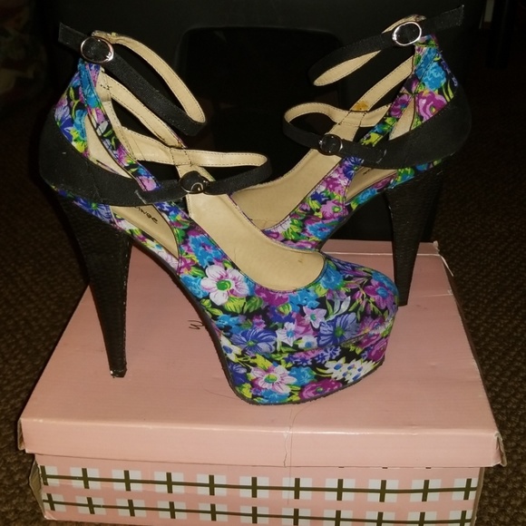 DIVA Lounge Shoes - Cute floral pumps